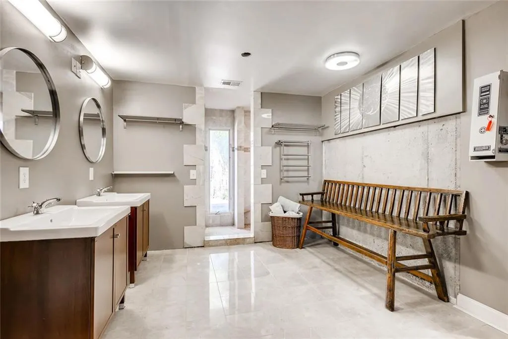 135 River North Drive, Sandy Springs, Georgia 30328, 3 Bedrooms Bedrooms, ,3 BathroomsBathrooms,Residential,Sold,135 River North Drive,6115416