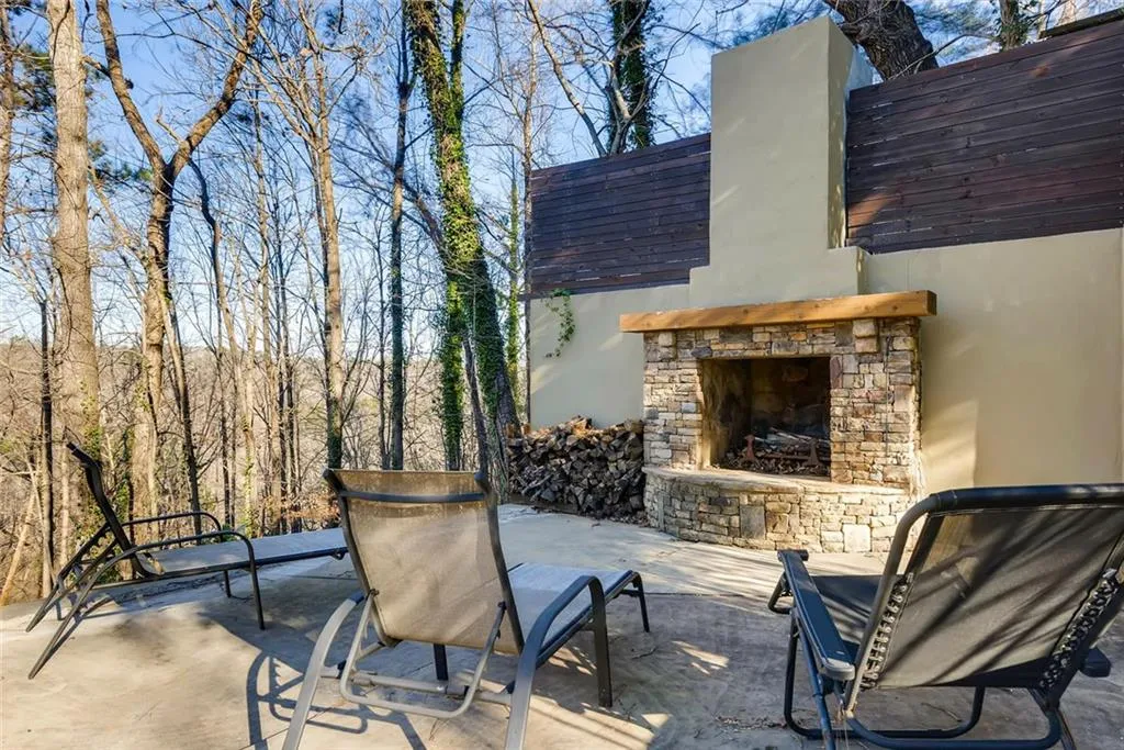 135 River North Drive, Sandy Springs, Georgia 30328, 3 Bedrooms Bedrooms, ,3 BathroomsBathrooms,Residential,Sold,135 River North Drive,6115416