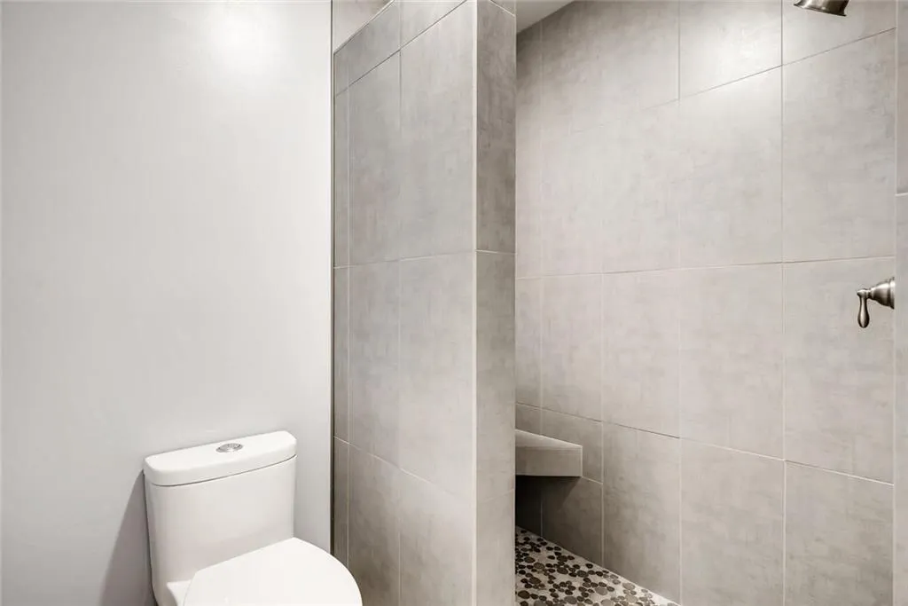 135 River North Drive, Sandy Springs, Georgia 30328, 3 Bedrooms Bedrooms, ,3 BathroomsBathrooms,Residential,Sold,135 River North Drive,6115416