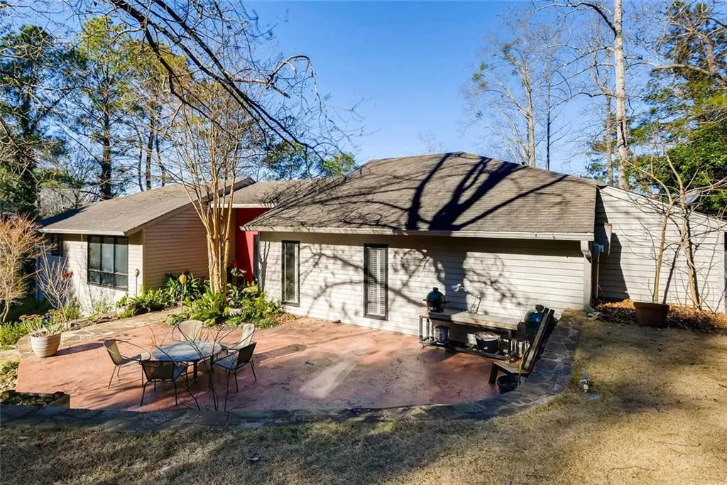 135 River North Drive, Sandy Springs, Georgia 30328, 3 Bedrooms Bedrooms, ,3 BathroomsBathrooms,Residential,Sold,135 River North Drive,6115416