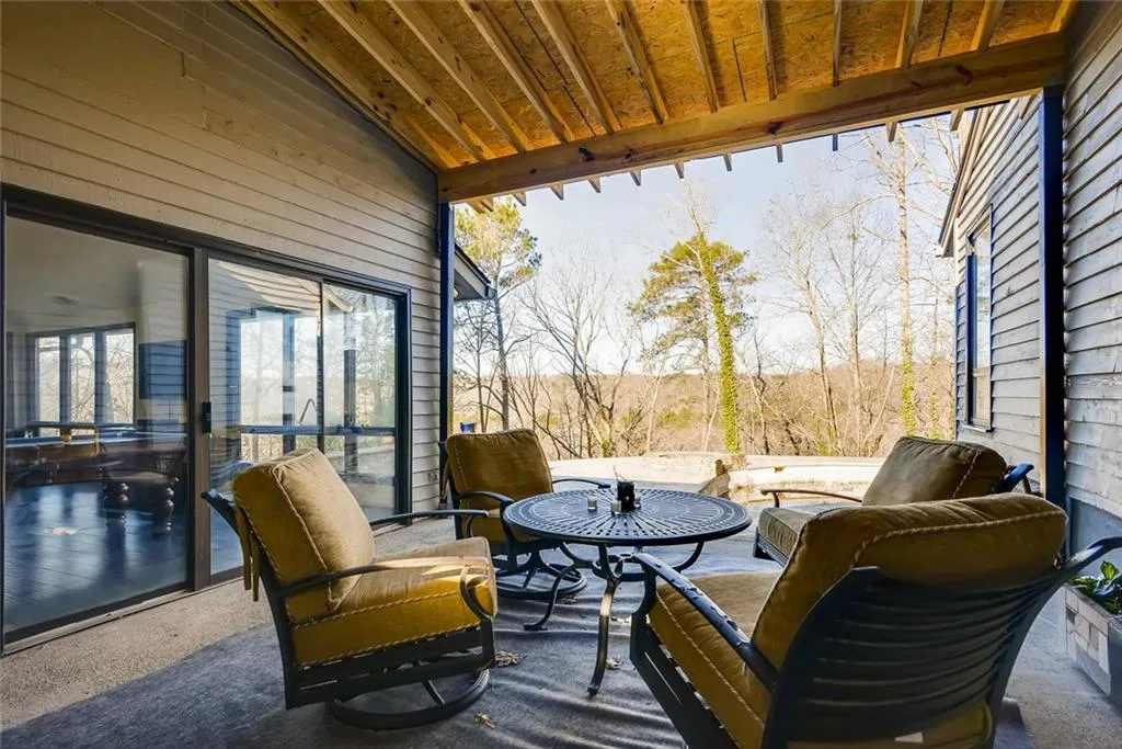 135 River North Drive, Sandy Springs, Georgia 30328, 3 Bedrooms Bedrooms, ,3 BathroomsBathrooms,Residential,Sold,135 River North Drive,6115416