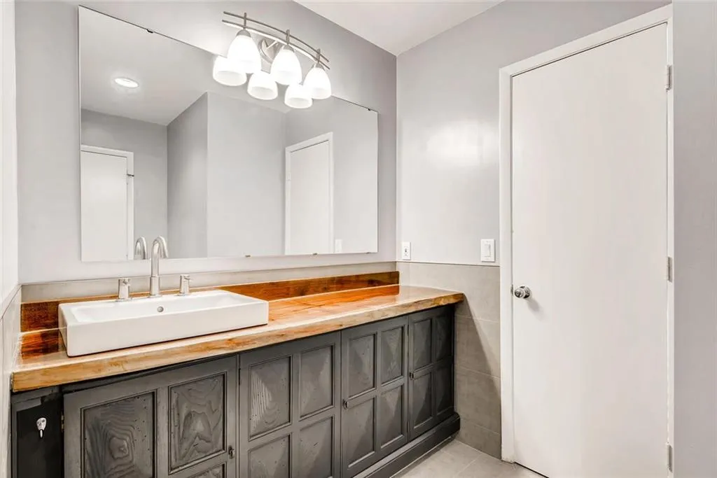 135 River North Drive, Sandy Springs, Georgia 30328, 3 Bedrooms Bedrooms, ,3 BathroomsBathrooms,Residential,Sold,135 River North Drive,6115416