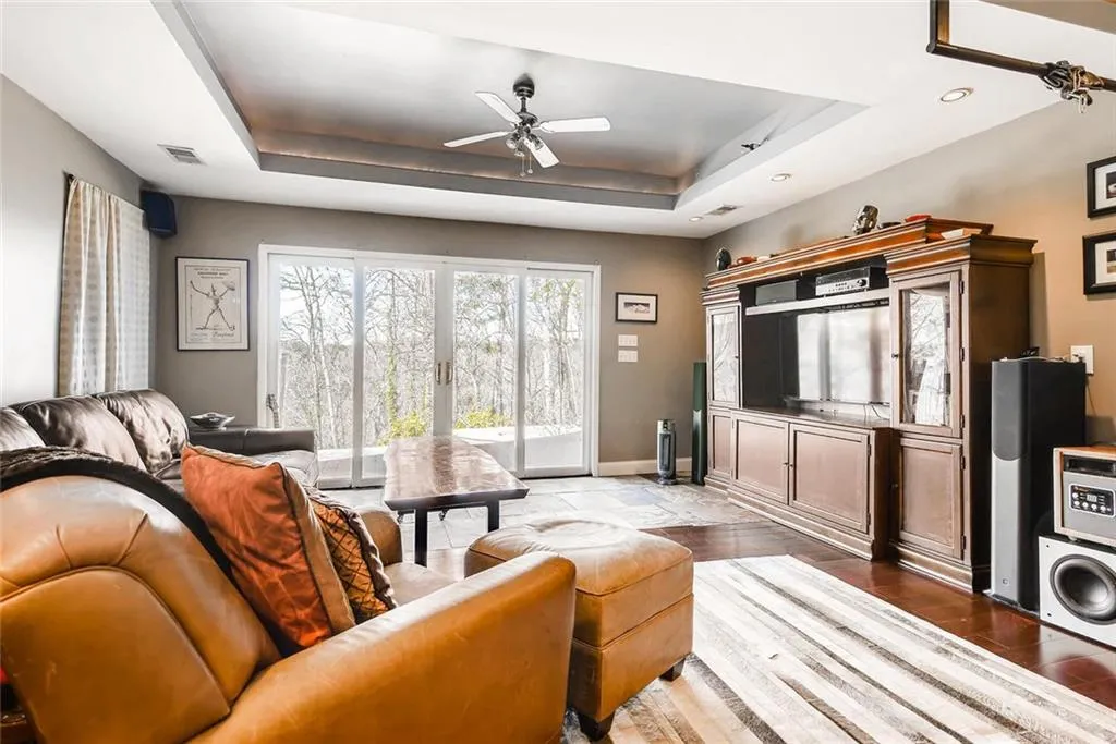 135 River North Drive, Sandy Springs, Georgia 30328, 3 Bedrooms Bedrooms, ,3 BathroomsBathrooms,Residential,Sold,135 River North Drive,6115416