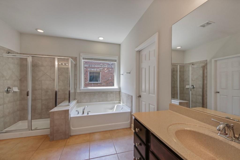 5528 Parkerton Lane Unit 39, Sandy Springs, Georgia 30342, 3 Bedrooms Bedrooms, ,3 BathroomsBathrooms,Residential,Sold,5528 Parkerton Lane Unit 39,7260271