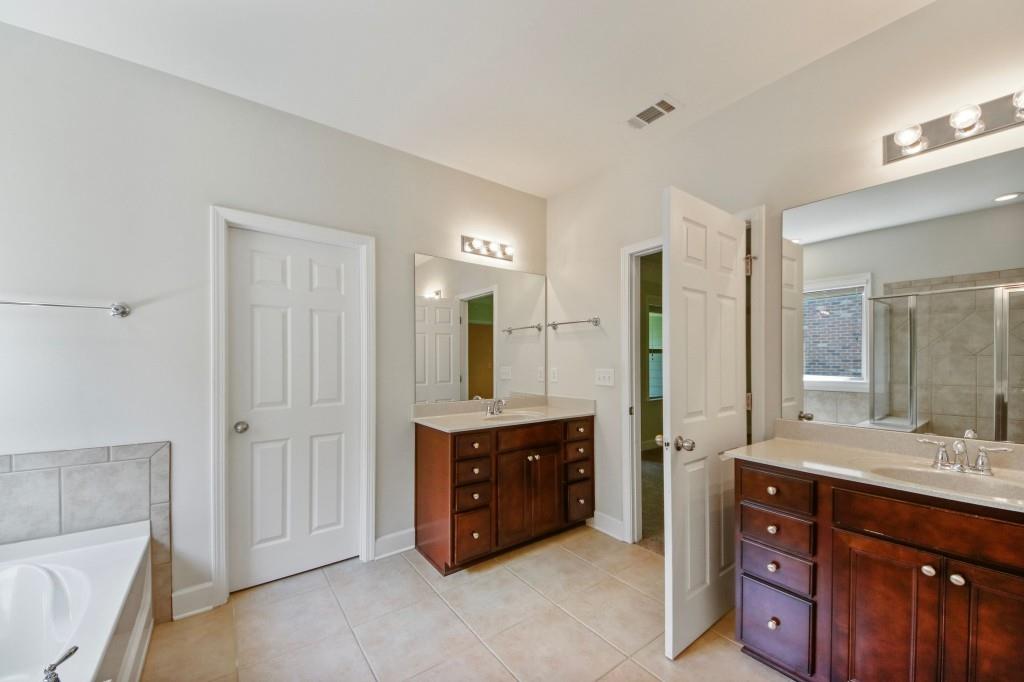 5528 Parkerton Lane Unit 39, Sandy Springs, Georgia 30342, 3 Bedrooms Bedrooms, ,3 BathroomsBathrooms,Residential,Sold,5528 Parkerton Lane Unit 39,7260271