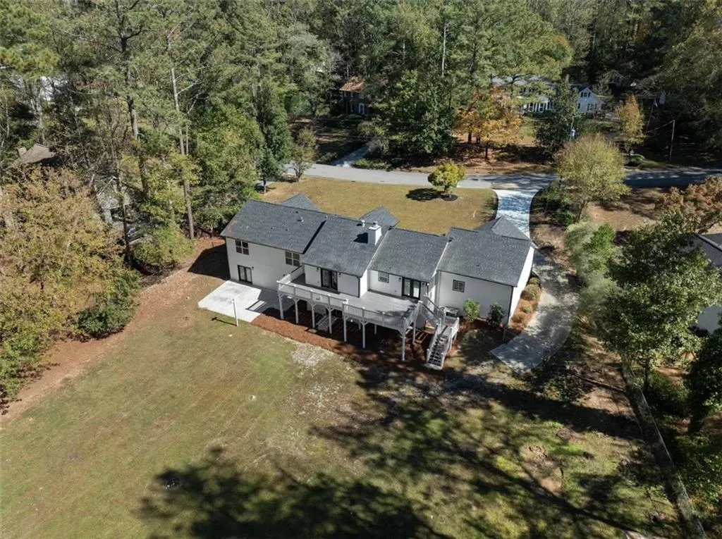 Aerial view of property and surrounding area