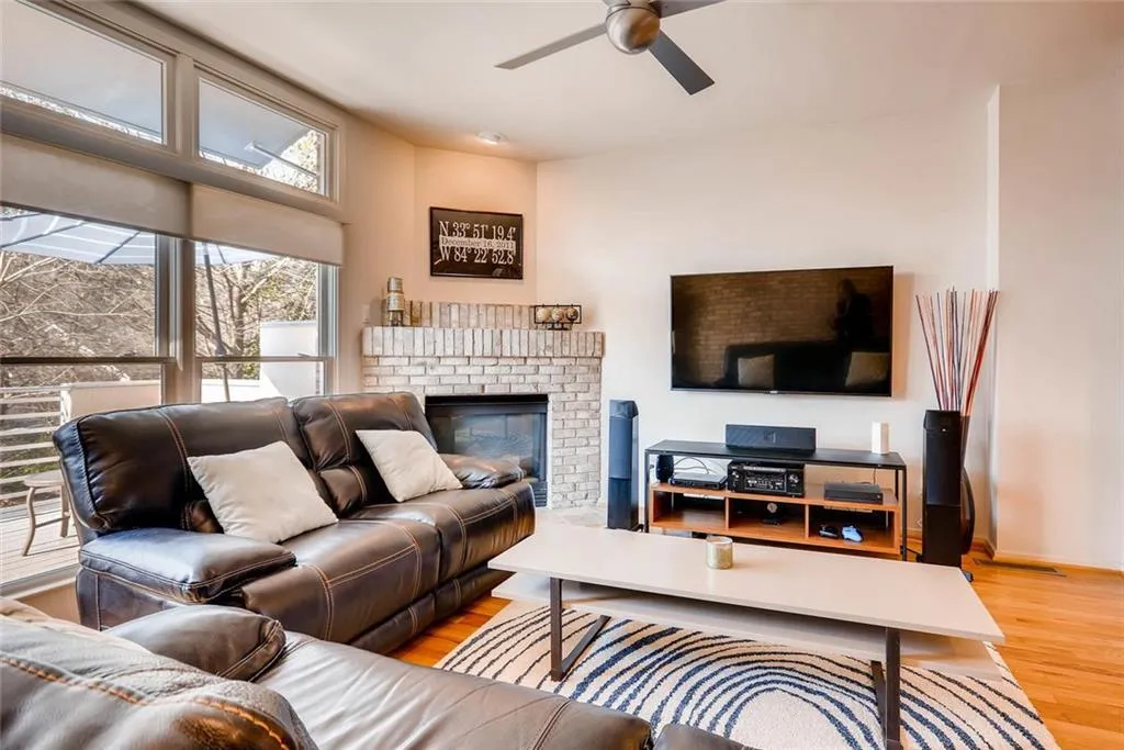 1327 Peachtree View Ne Unit 1327, Brookhaven, Georgia 30319, 2 Bedrooms Bedrooms, ,2 BathroomsBathrooms,Residential,Sold,1327 Peachtree View Ne Unit 1327,5979491