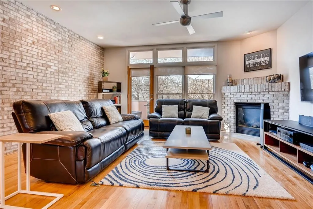 1327 Peachtree View Ne Unit 1327, Brookhaven, Georgia 30319, 2 Bedrooms Bedrooms, ,2 BathroomsBathrooms,Residential,Sold,1327 Peachtree View Ne Unit 1327,5979491