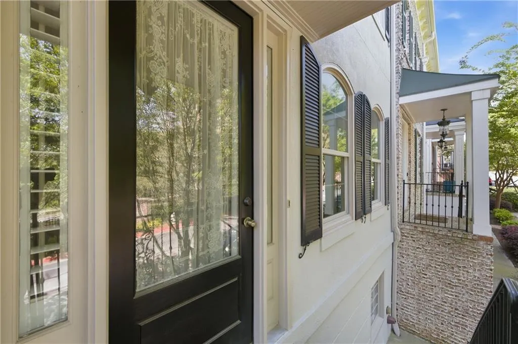 View of exterior entry featuring a porch and stucco siding
