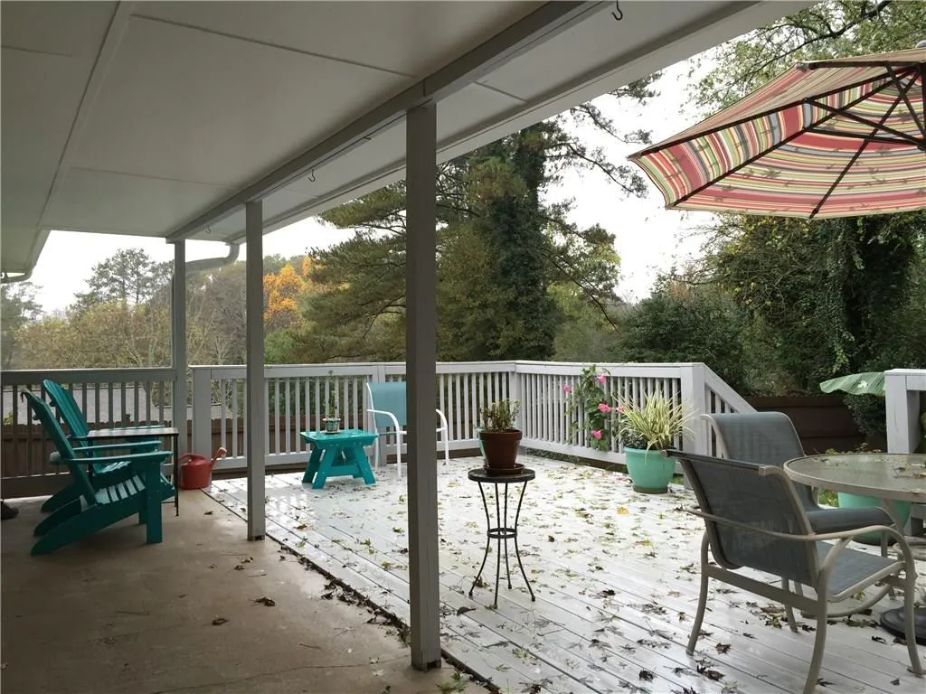 6425 N Hampton Drive, Atlanta, Georgia 30328, 4 Bedrooms Bedrooms, ,2 BathroomsBathrooms,Residential,Sold,6425 N Hampton Drive,5616507