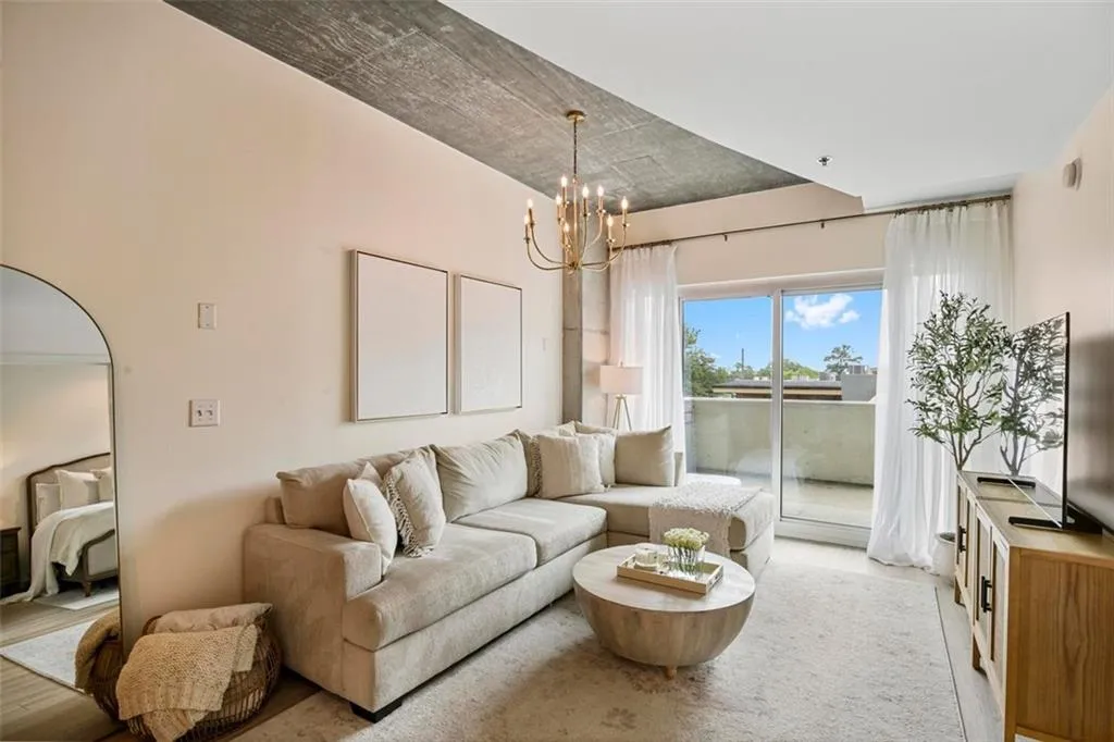 250 Pharr Road Ne Unit 212, Atlanta, Georgia 30305, 1 Bedroom Bedrooms, ,1 BathroomBathrooms,Residential,Sold,250 Pharr Road Ne Unit 212,7563491