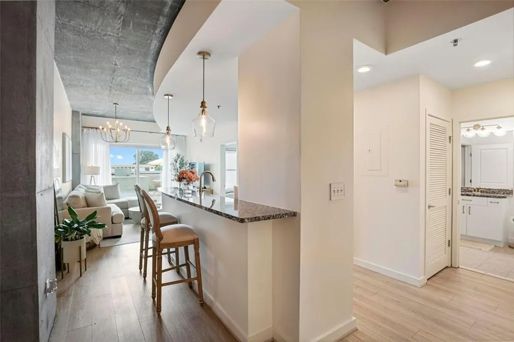 250 Pharr Road Ne Unit 212, Atlanta, Georgia 30305, 1 Bedroom Bedrooms, ,1 BathroomBathrooms,Residential,Sold,250 Pharr Road Ne Unit 212,7563491