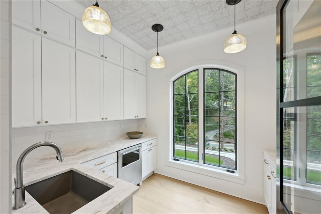 5116 Powers Ferry Road, Atlanta, Georgia 30327, 5 Bedrooms Bedrooms, ,6 BathroomsBathrooms,Residential,Sold,5116 Powers Ferry Road,7282129