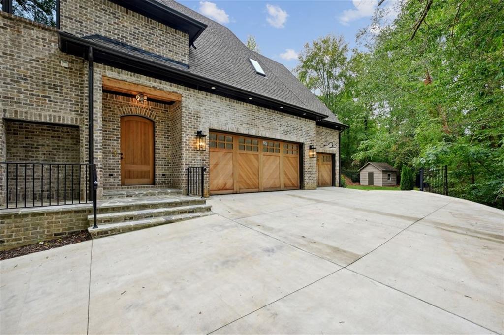 5116 Powers Ferry Road, Atlanta, Georgia 30327, 5 Bedrooms Bedrooms, ,6 BathroomsBathrooms,Residential,Sold,5116 Powers Ferry Road,7282129