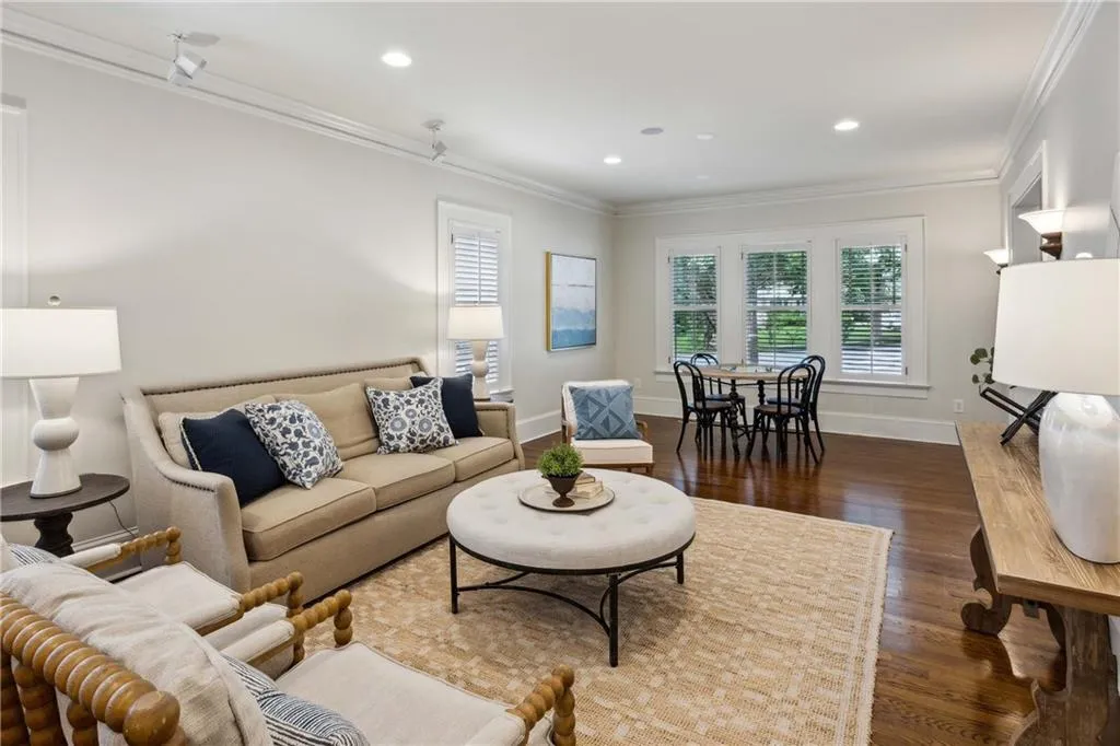 833 E Morningside Drive Ne, Atlanta, Georgia 30324, 3 Bedrooms Bedrooms, ,2 BathroomsBathrooms,Residential,For Sale,833 E Morningside Drive Ne,7617524