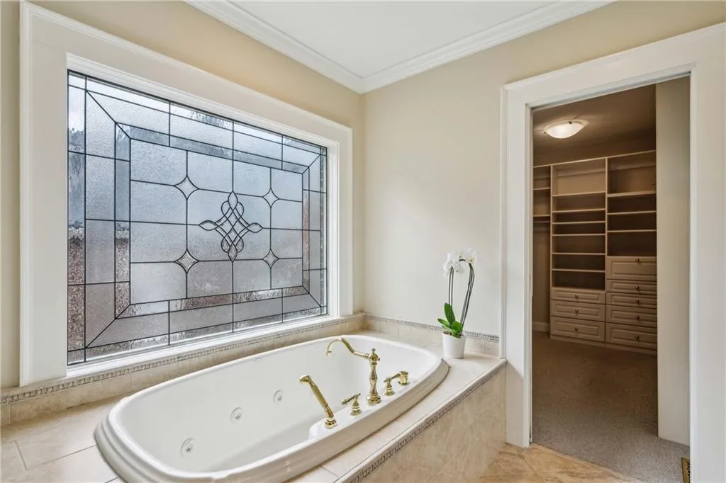 833 E Morningside Drive Ne, Atlanta, Georgia 30324, 3 Bedrooms Bedrooms, ,2 BathroomsBathrooms,Residential,For Sale,833 E Morningside Drive Ne,7617524