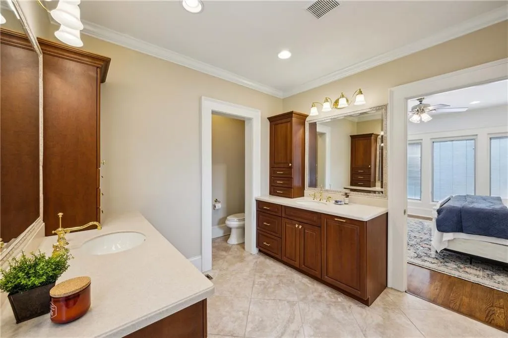 Dual vanities