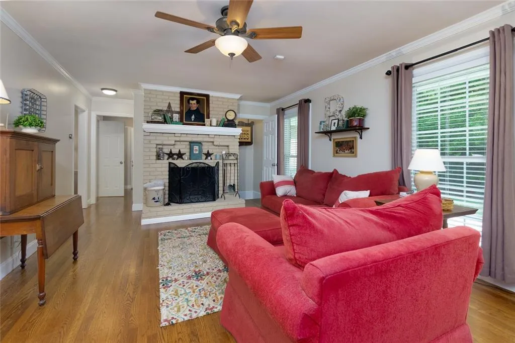 690 Glenforest Road, Sandy Springs, Georgia 30328, 4 Bedrooms Bedrooms, ,2 BathroomsBathrooms,Residential,Sold,690 Glenforest Road,7573648