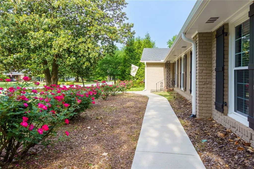 690 Glenforest Road, Sandy Springs, Georgia 30328, 4 Bedrooms Bedrooms, ,2 BathroomsBathrooms,Residential,Sold,690 Glenforest Road,7573648
