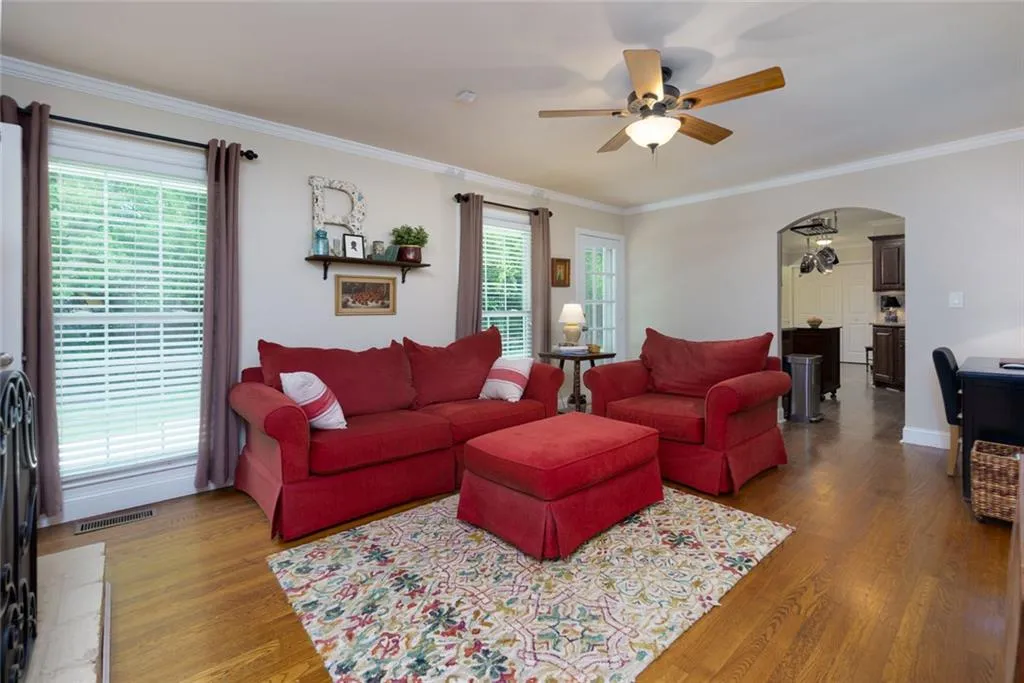 690 Glenforest Road, Sandy Springs, Georgia 30328, 4 Bedrooms Bedrooms, ,2 BathroomsBathrooms,Residential,Sold,690 Glenforest Road,7573648