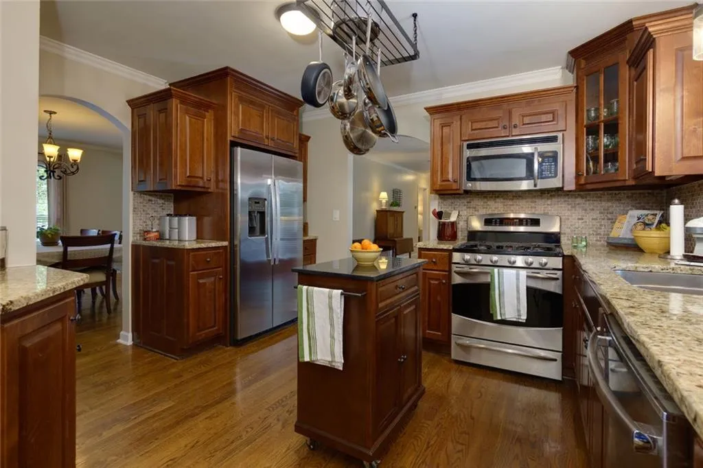 690 Glenforest Road, Sandy Springs, Georgia 30328, 4 Bedrooms Bedrooms, ,2 BathroomsBathrooms,Residential,Sold,690 Glenforest Road,7573648
