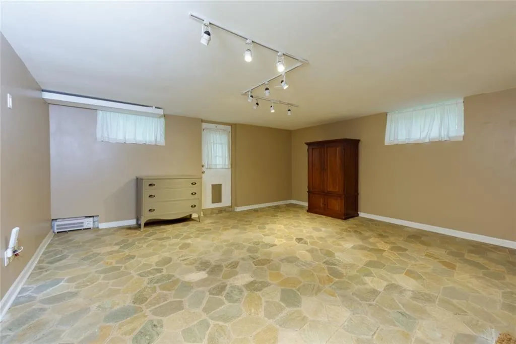 690 Glenforest Road, Sandy Springs, Georgia 30328, 4 Bedrooms Bedrooms, ,2 BathroomsBathrooms,Residential,Sold,690 Glenforest Road,7573648
