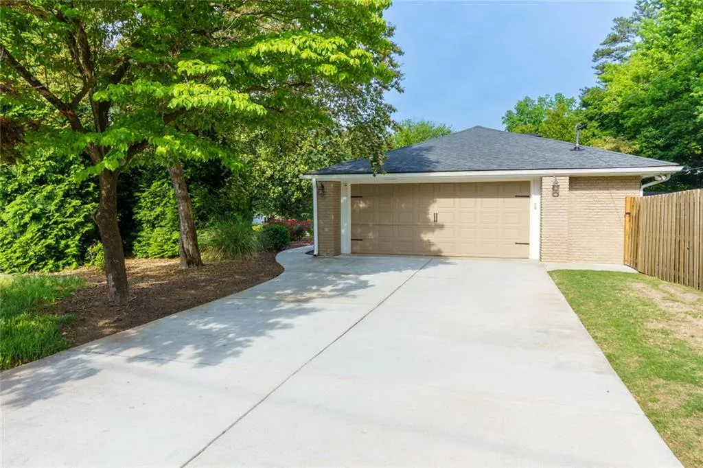 690 Glenforest Road, Sandy Springs, Georgia 30328, 4 Bedrooms Bedrooms, ,2 BathroomsBathrooms,Residential,Sold,690 Glenforest Road,7573648