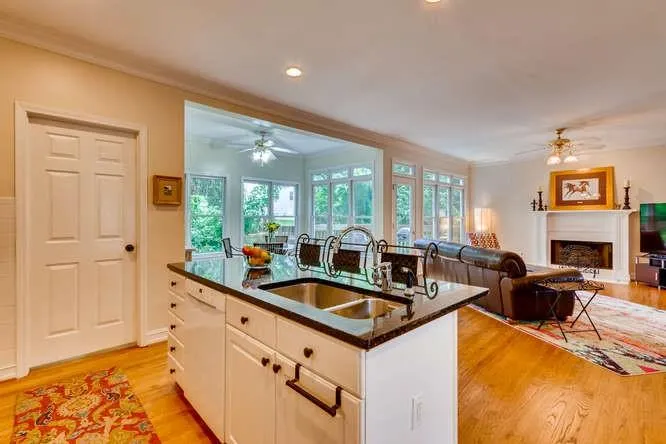 555 Fountain Oaks Way Ne, Sandy Springs, Georgia 30342, 5 Bedrooms Bedrooms, ,3 BathroomsBathrooms,Residential,Sold,555 Fountain Oaks Way Ne,6568253