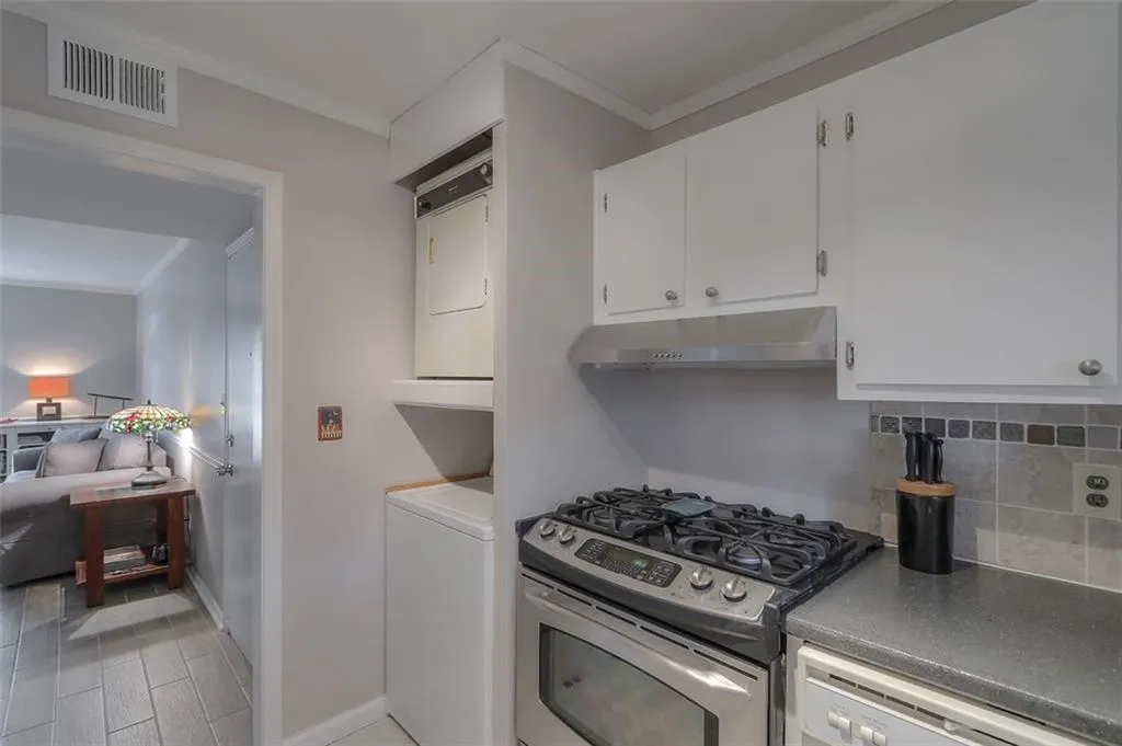 5606 Kingsport Drive Unit 13, Atlanta, Georgia 30342, 2 Bedrooms Bedrooms, ,1 BathroomBathrooms,Residential,Sold,5606 Kingsport Drive Unit 13,6528157