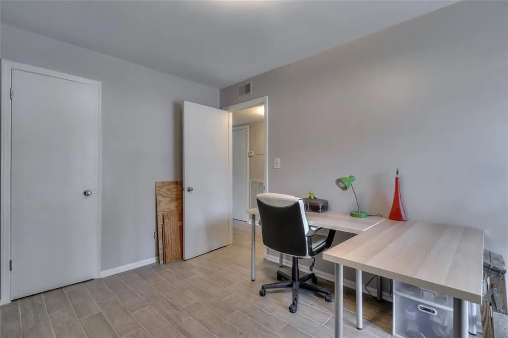 5606 Kingsport Drive Unit 13, Atlanta, Georgia 30342, 2 Bedrooms Bedrooms, ,1 BathroomBathrooms,Residential,Sold,5606 Kingsport Drive Unit 13,6528157