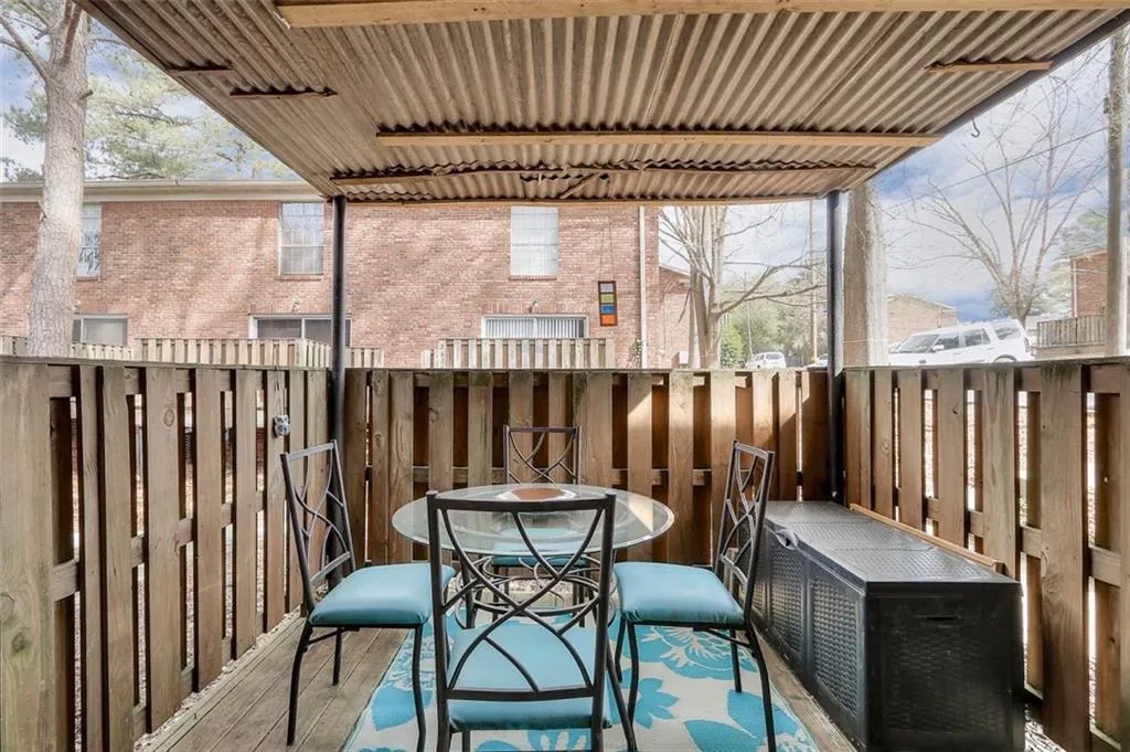 5606 Kingsport Drive Unit 13, Atlanta, Georgia 30342, 2 Bedrooms Bedrooms, ,1 BathroomBathrooms,Residential,Sold,5606 Kingsport Drive Unit 13,6528157