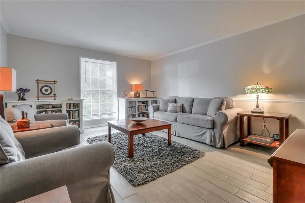 5606 Kingsport Drive Unit 13, Atlanta, Georgia 30342, 2 Bedrooms Bedrooms, ,1 BathroomBathrooms,Residential,Sold,5606 Kingsport Drive Unit 13,6528157