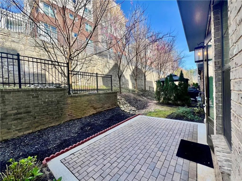 579 Broadview Place Ne, Atlanta, Georgia 30324, 3 Bedrooms Bedrooms, 0 ,3 BathroomsBathrooms,Residential,For Sale,579 Broadview Place Ne,7736091