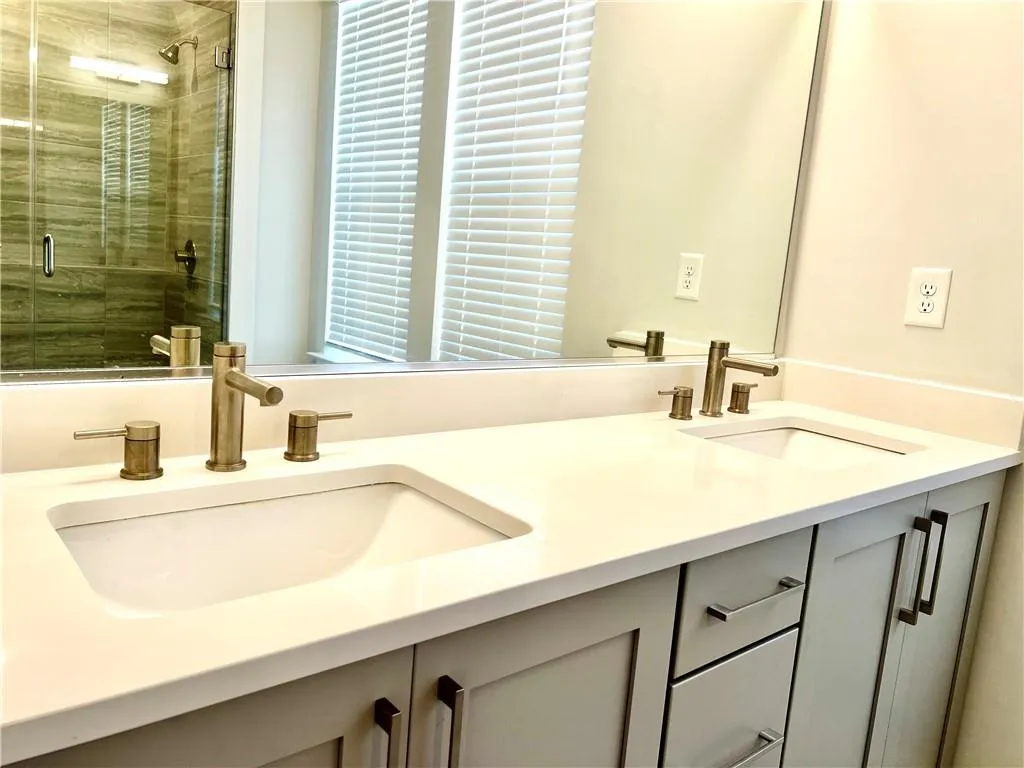 579 Broadview Place Ne, Atlanta, Georgia 30324, 3 Bedrooms Bedrooms, 0 ,3 BathroomsBathrooms,Residential,For Sale,579 Broadview Place Ne,7736091