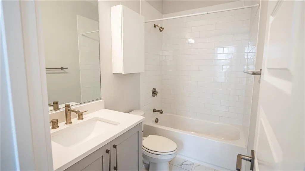 579 Broadview Place Ne, Atlanta, Georgia 30324, 3 Bedrooms Bedrooms, 0 ,3 BathroomsBathrooms,Residential,For Sale,579 Broadview Place Ne,7736091