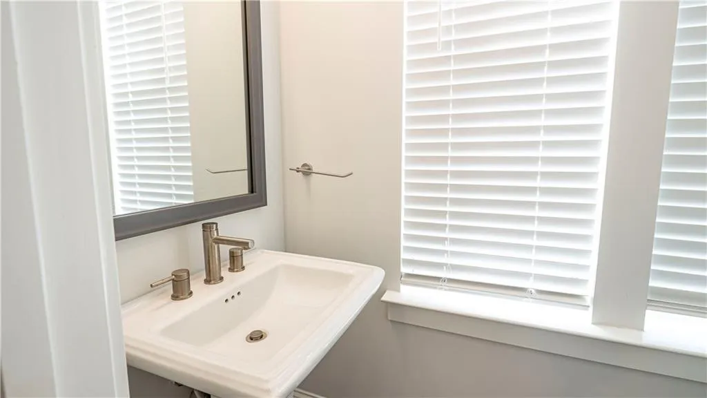 579 Broadview Place Ne, Atlanta, Georgia 30324, 3 Bedrooms Bedrooms, 0 ,3 BathroomsBathrooms,Residential,For Sale,579 Broadview Place Ne,7736091