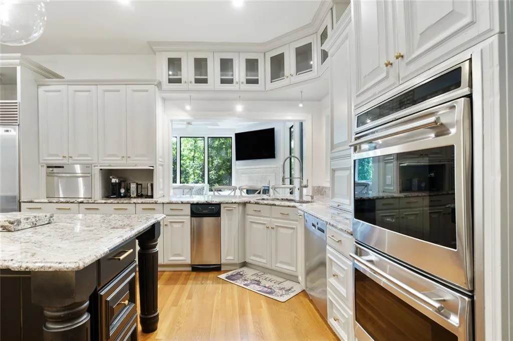5410 New Wellington Close, Atlanta, Georgia 30327, 6 Bedrooms Bedrooms, ,4 BathroomsBathrooms,Residential,For Sale,5410 New Wellington Close,7639375