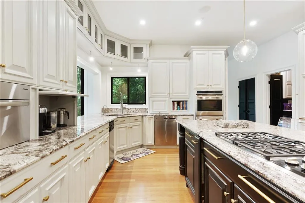 5410 New Wellington Close, Atlanta, Georgia 30327, 6 Bedrooms Bedrooms, ,4 BathroomsBathrooms,Residential,For Sale,5410 New Wellington Close,7639375