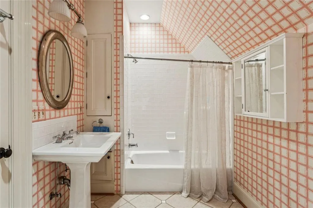 1010 Carter Drive Ne, Atlanta, Georgia 30319, 5 Bedrooms Bedrooms, ,6 BathroomsBathrooms,Residential,For Sale,1010 Carter Drive Ne,7687780
