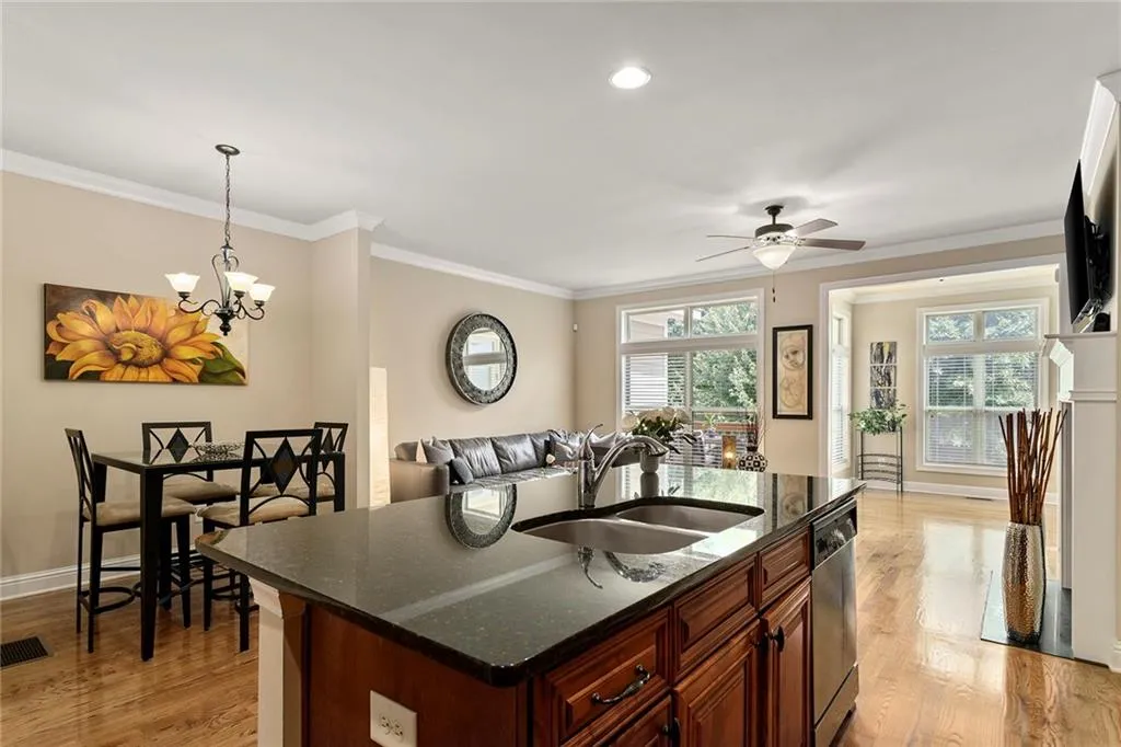 7785 Glisten Avenue, Sandy Springs, Georgia 30328, 3 Bedrooms Bedrooms, ,3 BathroomsBathrooms,Residential,Sold,7785 Glisten Avenue,6766400