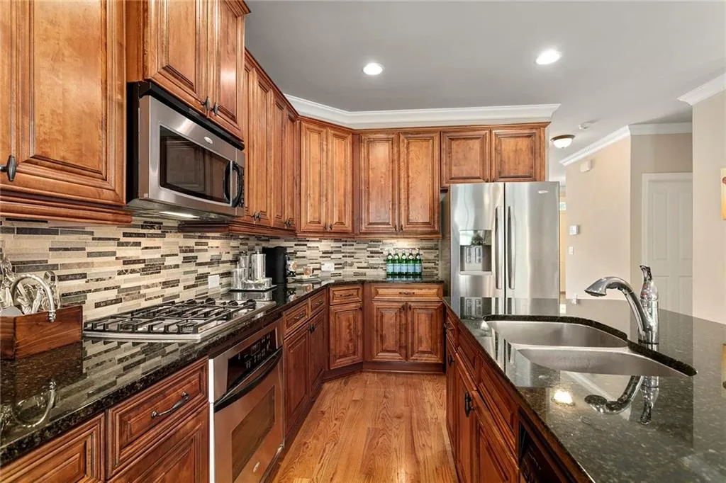 7785 Glisten Avenue, Sandy Springs, Georgia 30328, 3 Bedrooms Bedrooms, ,3 BathroomsBathrooms,Residential,Sold,7785 Glisten Avenue,6766400