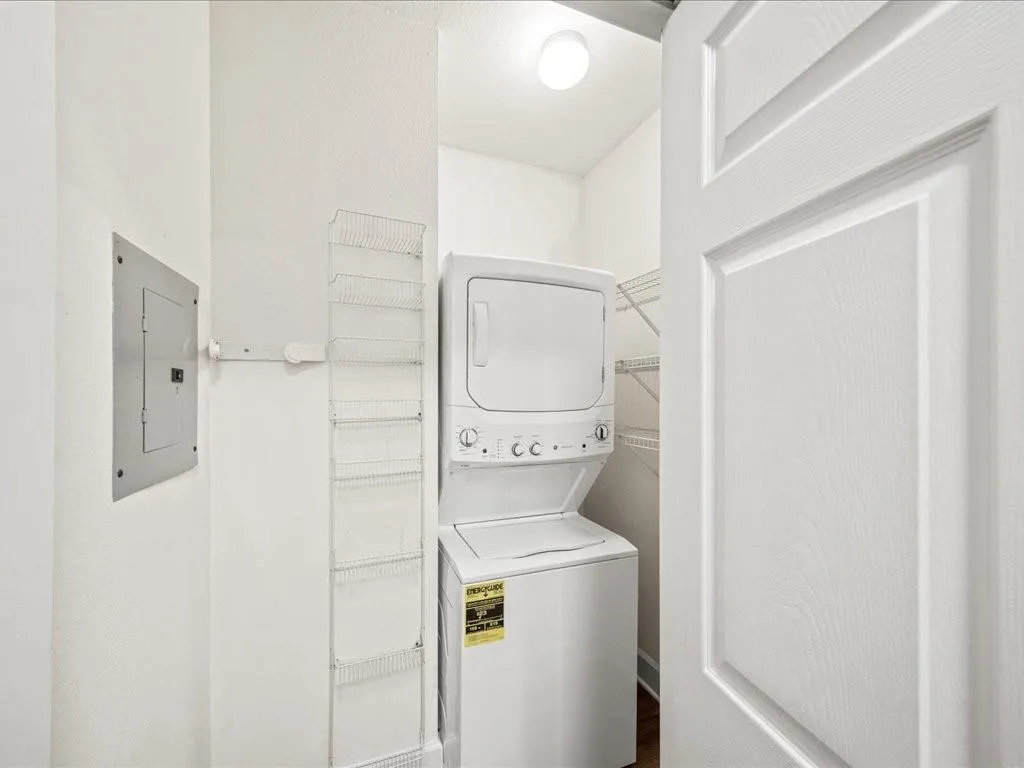 3777 Peachtree Road Ne Unit 213, Atlanta, Georgia 30319, 1 Bedroom Bedrooms, ,1 BathroomBathrooms,Residential,For Sale,3777 Peachtree Road Ne Unit 213,7637157