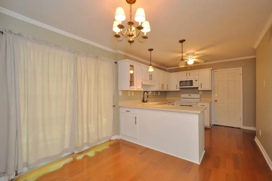 1100 Hampton Way, Atlanta, Georgia 30324, 3 Bedrooms Bedrooms, ,2 BathroomsBathrooms,Residential,Sold,1100 Hampton Way,5589746
