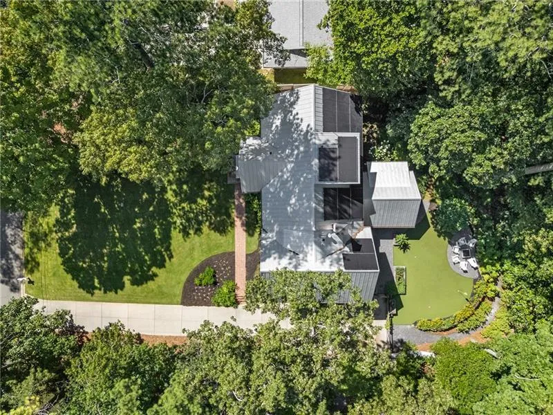 Aerial view of property and surrounding area