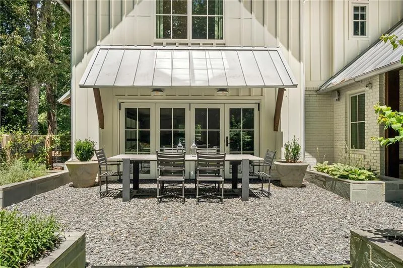 Outdoor dining area with blue stone chip walk ways