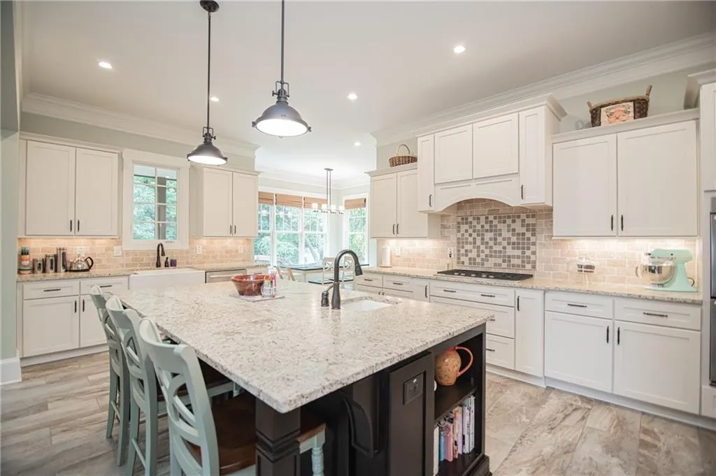 6400 Bridgewood Valley Road, Sandy Springs, Georgia 30328, 5 Bedrooms Bedrooms, ,5 BathroomsBathrooms,Residential,Sold,6400 Bridgewood Valley Road,6795147