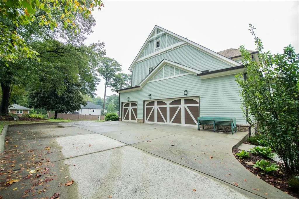 6400 Bridgewood Valley Road, Sandy Springs, Georgia 30328, 5 Bedrooms Bedrooms, ,5 BathroomsBathrooms,Residential,Sold,6400 Bridgewood Valley Road,6795147