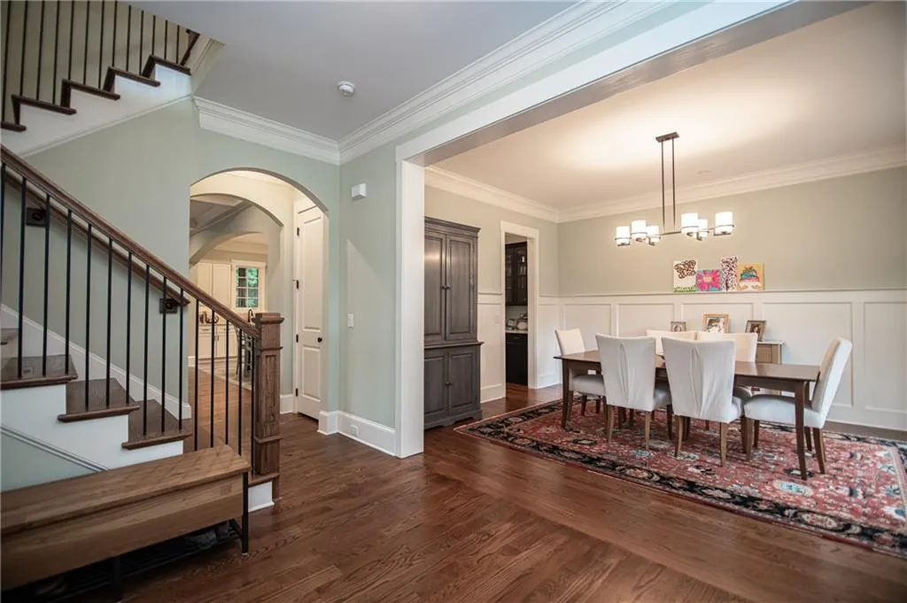 6400 Bridgewood Valley Road, Sandy Springs, Georgia 30328, 5 Bedrooms Bedrooms, ,5 BathroomsBathrooms,Residential,Sold,6400 Bridgewood Valley Road,6795147