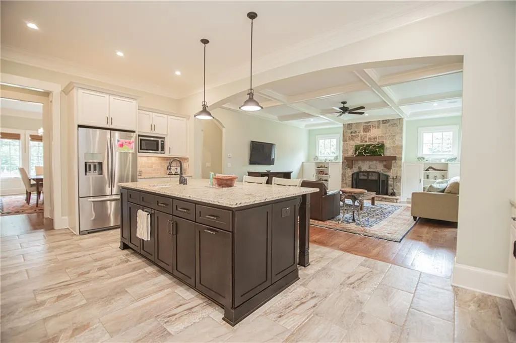 6400 Bridgewood Valley Road, Sandy Springs, Georgia 30328, 5 Bedrooms Bedrooms, ,5 BathroomsBathrooms,Residential,Sold,6400 Bridgewood Valley Road,6795147