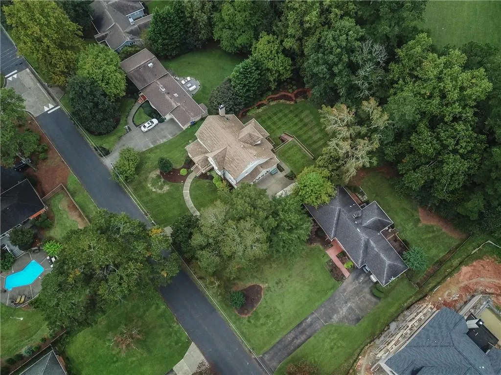 6400 Bridgewood Valley Road, Sandy Springs, Georgia 30328, 5 Bedrooms Bedrooms, ,5 BathroomsBathrooms,Residential,Sold,6400 Bridgewood Valley Road,6795147